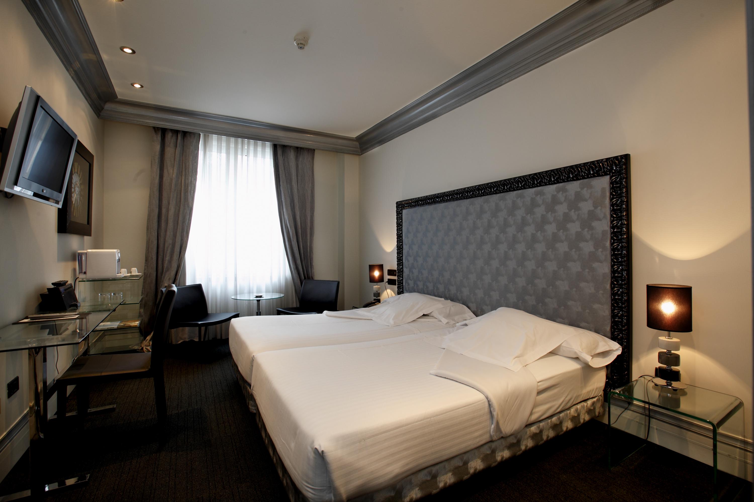 โรงแรมโลเปซเดอฮาโร บิลเบา ภายนอก รูปภาพ A room at the hotel