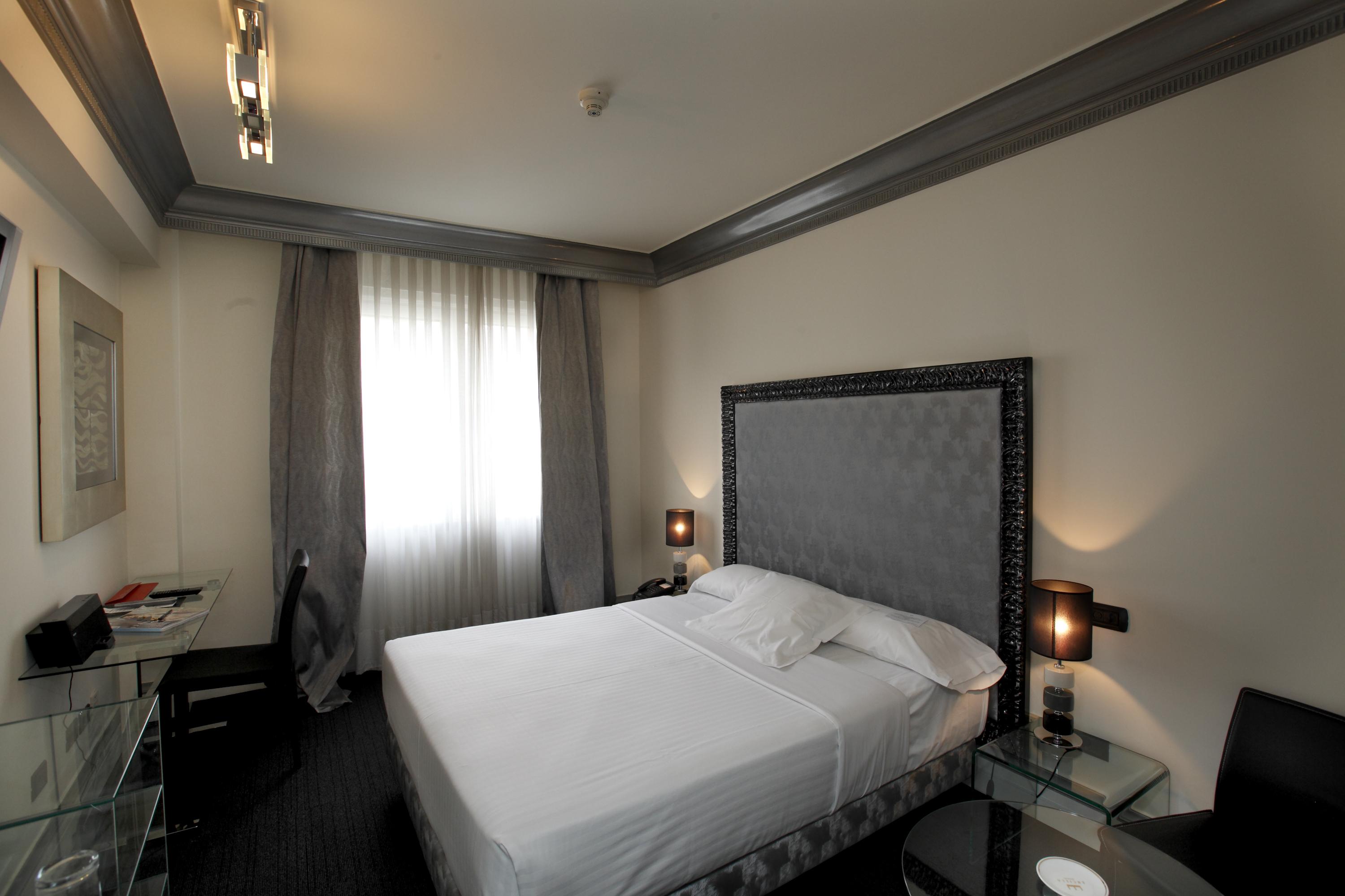 โรงแรมโลเปซเดอฮาโร บิลเบา ภายนอก รูปภาพ A room at the hotel