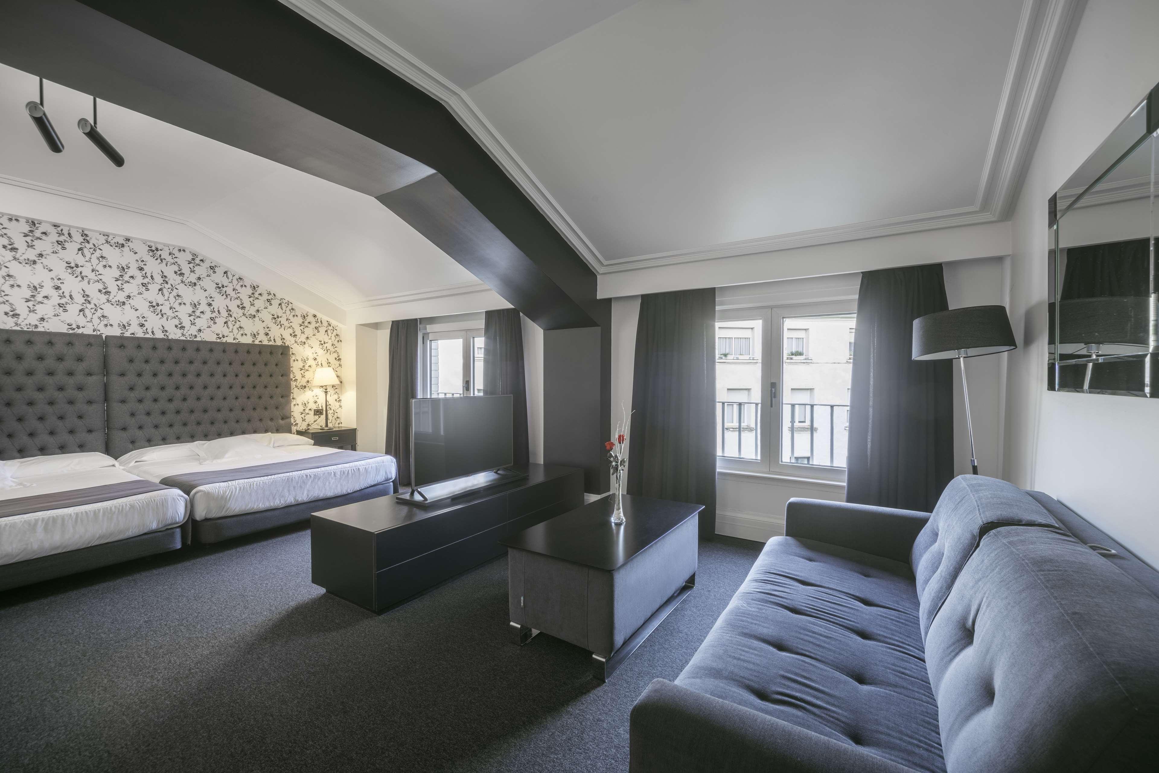 โรงแรมโลเปซเดอฮาโร บิลเบา ภายนอก รูปภาพ Suite
