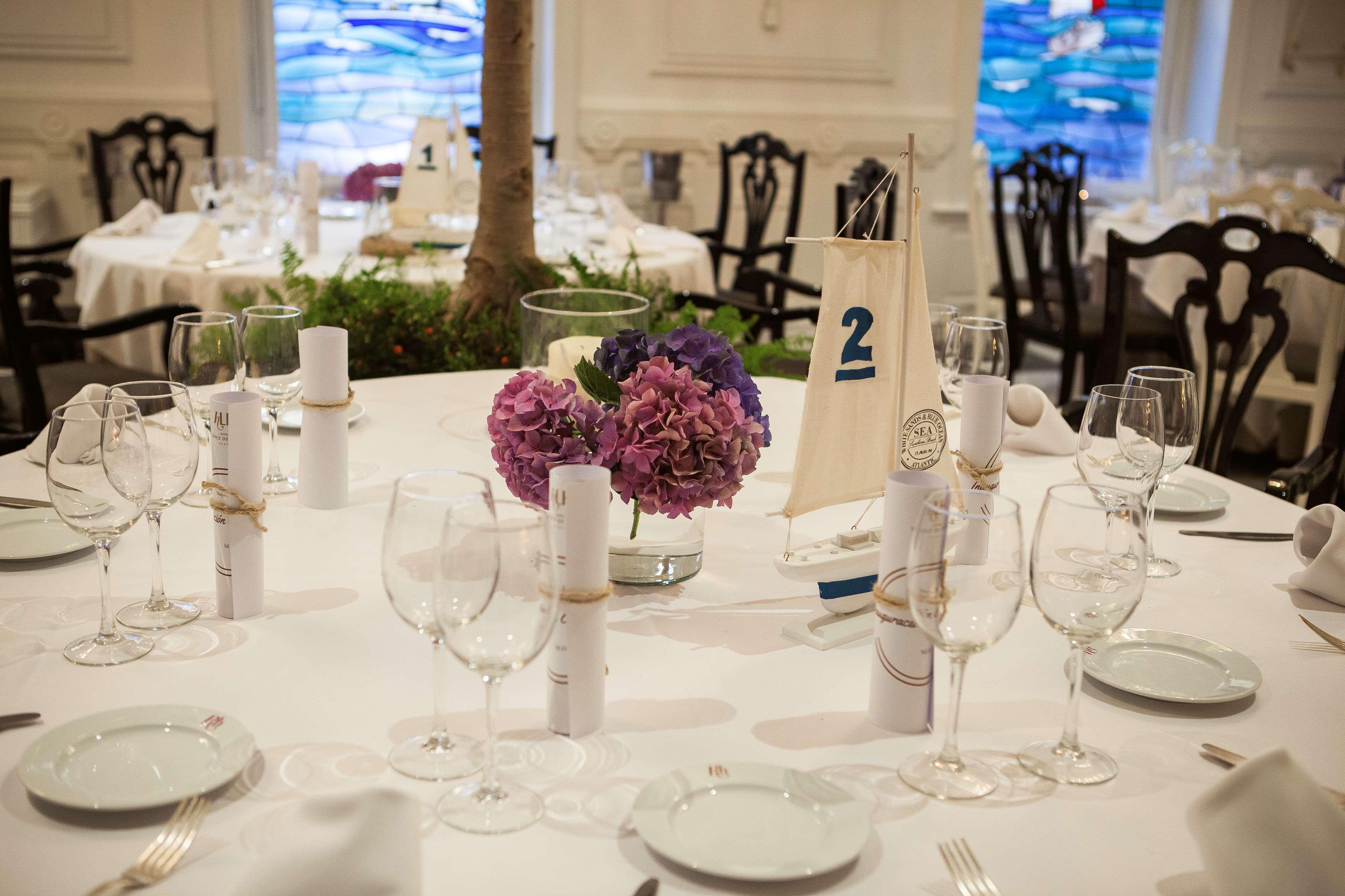 โรงแรมโลเปซเดอฮาโร บิลเบา ภายนอก รูปภาพ A table at a wedding reception