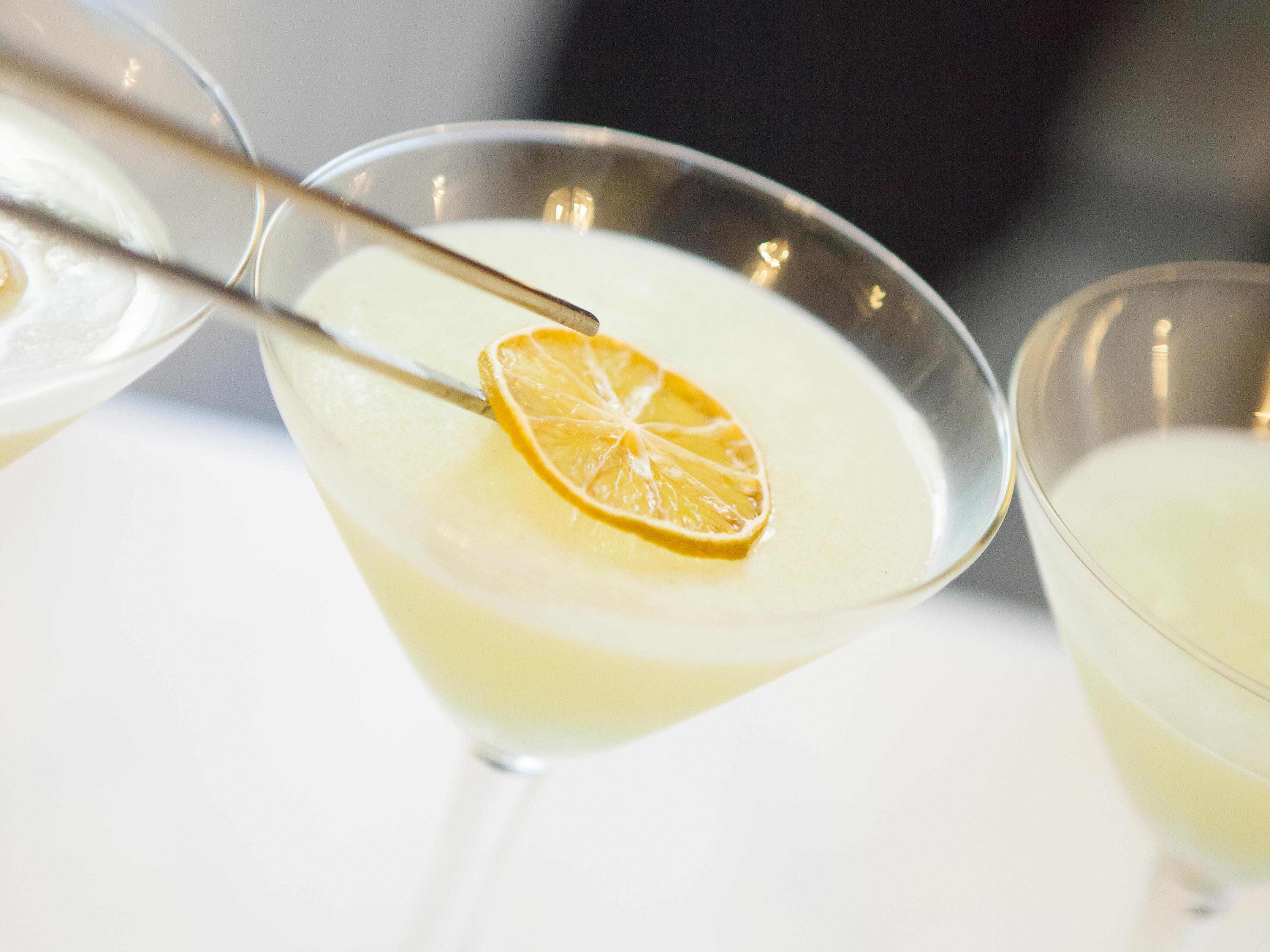 โรงแรมโลเปซเดอฮาโร บิลเบา ภายนอก รูปภาพ A lemon drop martini