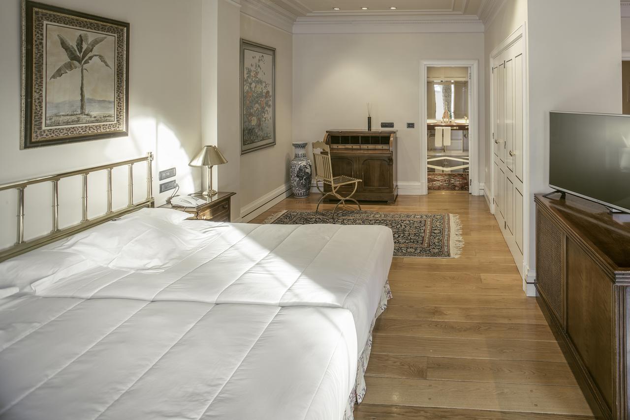 โรงแรมโลเปซเดอฮาโร บิลเบา ภายนอก รูปภาพ A room at the hotel