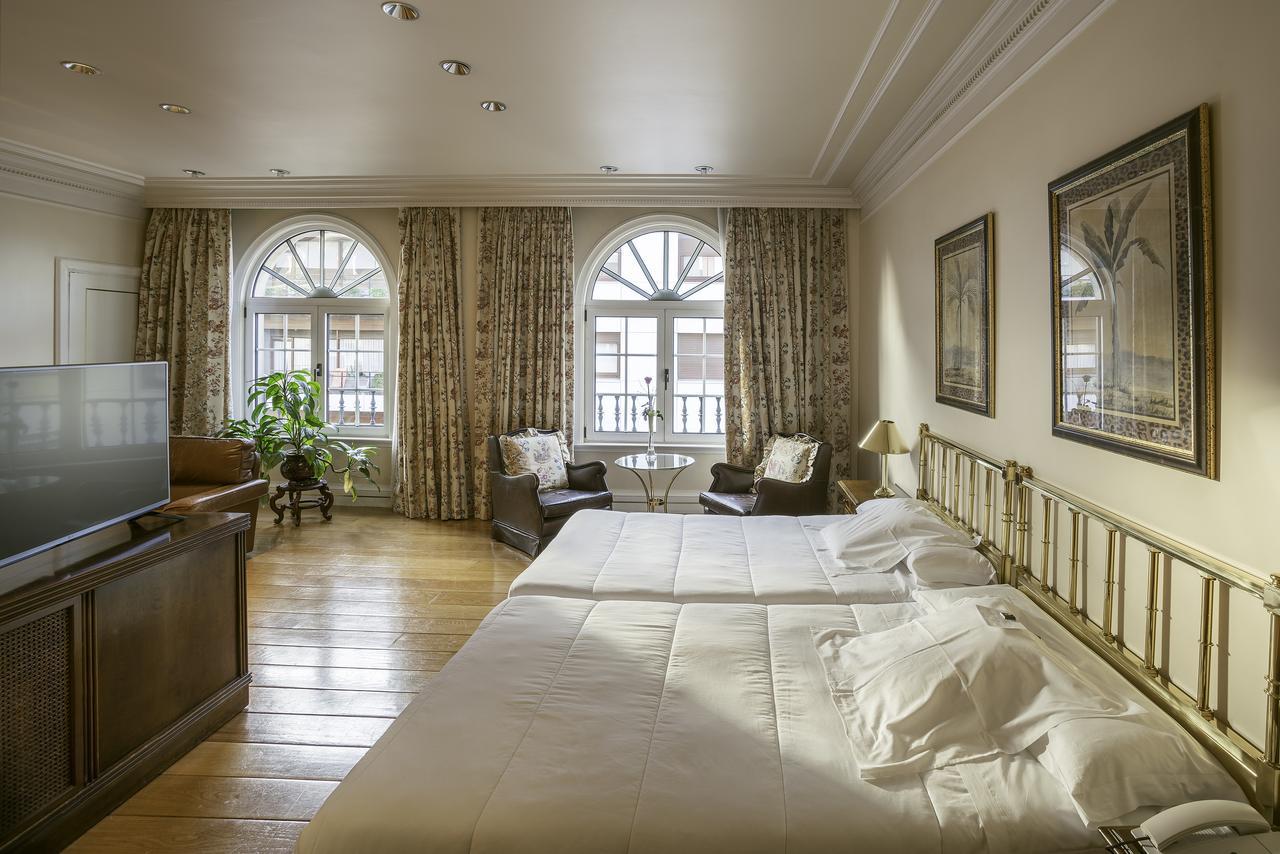 โรงแรมโลเปซเดอฮาโร บิลเบา ภายนอก รูปภาพ A suite at the hotel