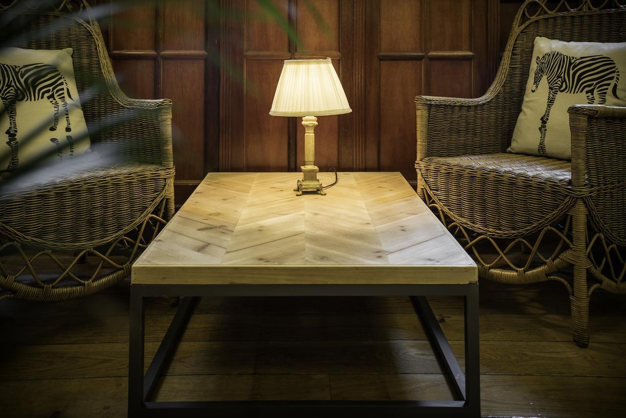โรงแรมโลเปซเดอฮาโร บิลเบา ภายนอก รูปภาพ A table made from a slab of kauri wood